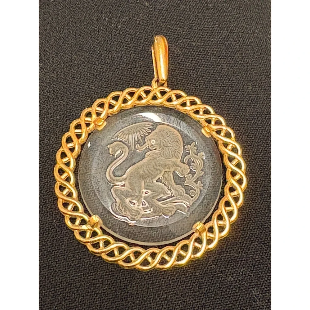 Vintage Crown Trifari Lion Intaglio Crystal Gold Tone Pendant Women - Picture 3 of 5
